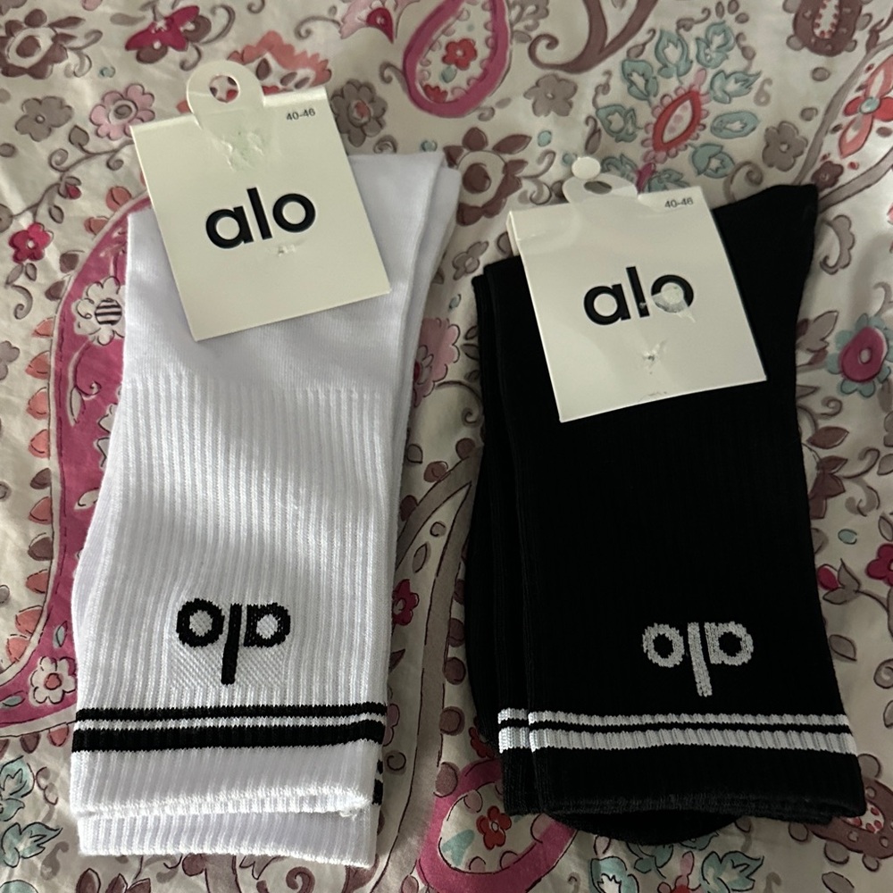 ALO Yoga Men’s Ribbed Crew Athletic Socks - Black & White (2-Pack)
